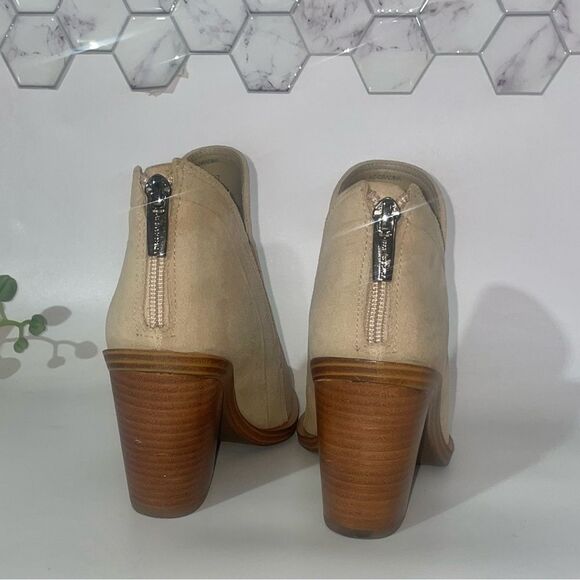 Vince Camuto Gardena Stacked Heel Tan Ankle Booties - Picture 3 of 7